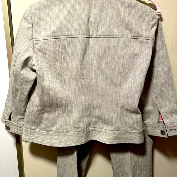 Dana Buchanan Two Piece Gray Jen Set - Picture 2 of 9